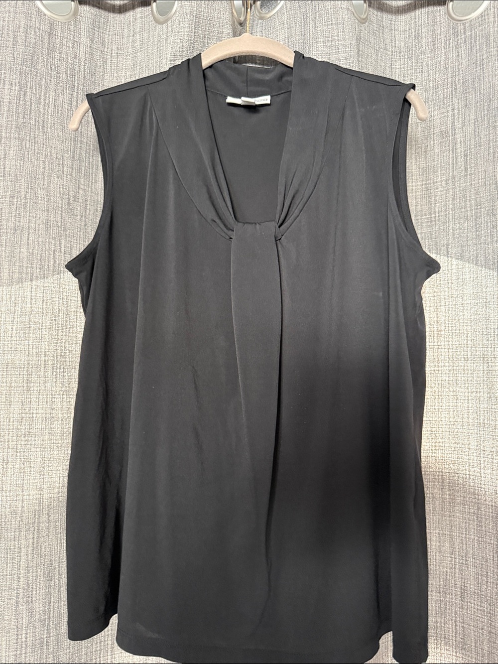Dana Buchman Black Sleeveless V-Neck Pleat Top